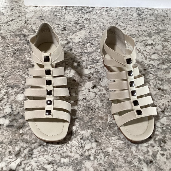 Sandals - Picture 1 of 4